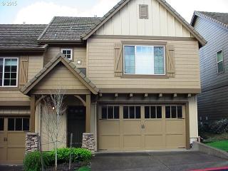 2146 Village Cir, Portland, OR 97229-7503