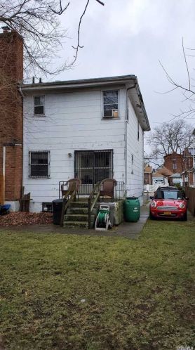 163-28 Mathias Ave, Jamaica, NY 11433-3813