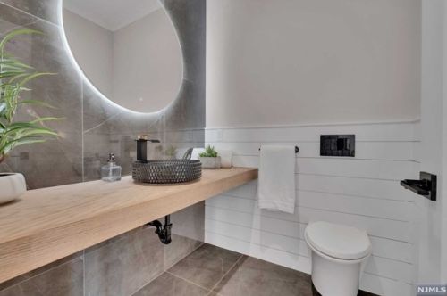 39 Pinehill Dr, Upper Saddle River NJ  07458-1927 exterior