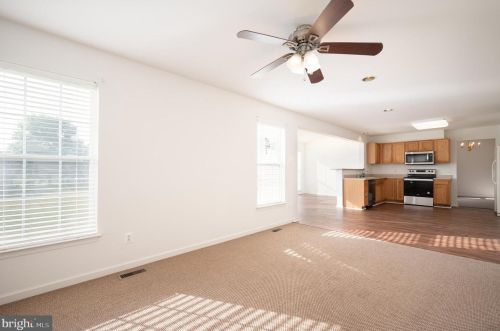 216 Shetland Dr, New Castle DE  19720-8832 exterior