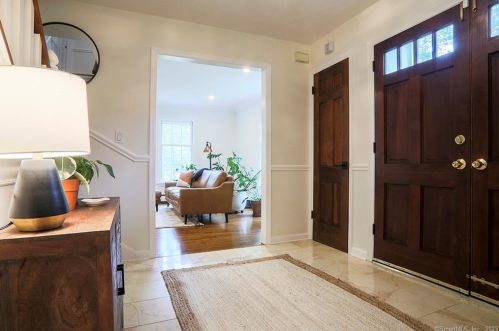 105 Mill Rd, Stamford, CT 06903-1627