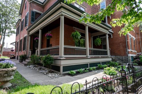 241 8th St, Covington, KY 41011-1365