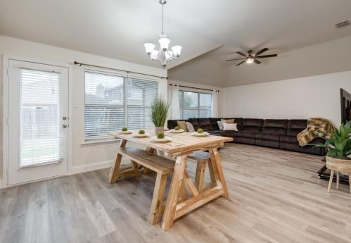 8101 Hennessey Trl, Fort Worth, TX 76131-5442
