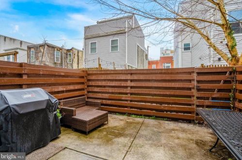 1722 Manton St, Philadelphia PA 19146-3018 exterior