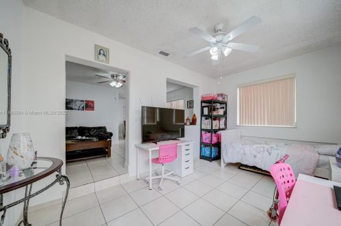 442 18th St, Hialeah, FL 33010-2419