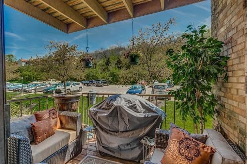 24 Woodland Hills Dr, Newport, KY 41071-5469