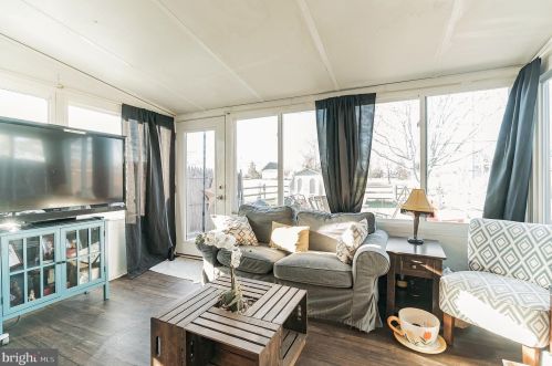 527 Spring Hill Dr, Harleysville PA  19438-2242 exterior