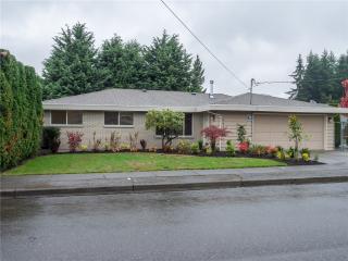 2624 24th St, Seattle, WA 98056-8324