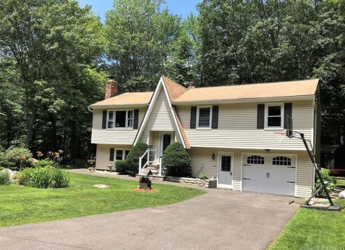 31 Cancellaro Dr, Waterbury, CT 06716-1201
