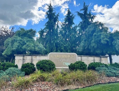 67 Hidden Lake Dr, New Castle, PA 16101-6381