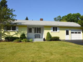 9 Miss Vans Ct, Waterford, CT 06385-1515