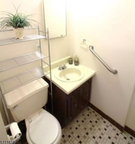 909 Yorkshire Dr, Flemington NJ  08822-1849 exterior