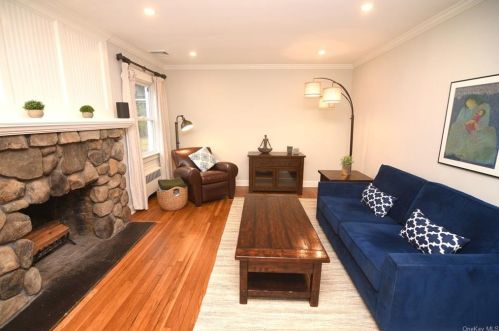 23 Brookside Pl, Pleasantville NY  10570-1204 exterior