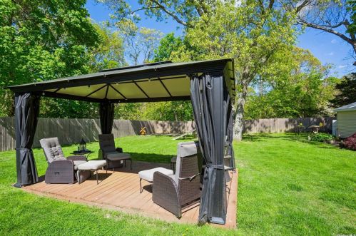 147 Washington Ave, Holtsville NY  11742-1051 exterior