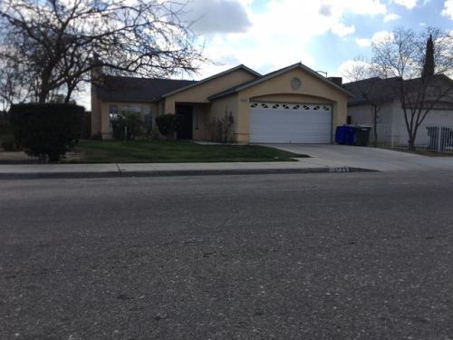13739 Young Ave, Parlier, CA 93648-2801