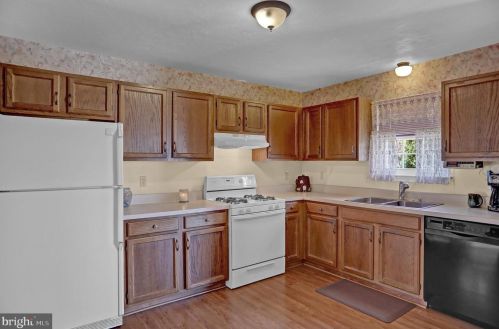 320 Kendale Rd, Red Lion, PA 17356-9633