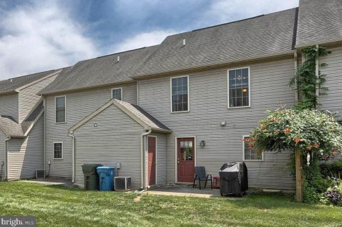 394 Stonehedge Ln, Navy Sup Dpt PA  17055-7012 exterior