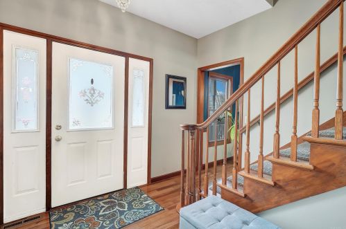 51623 Waterford Ln, Granger, IN 46530-7610