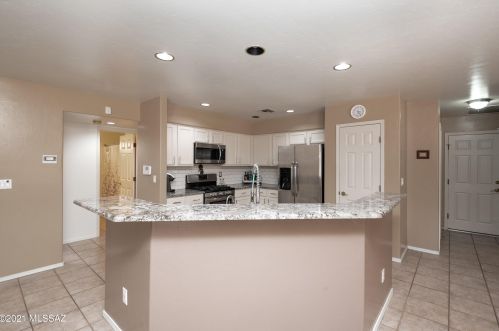 1701 Hayden Dr, Tucson, AZ 85715-4565