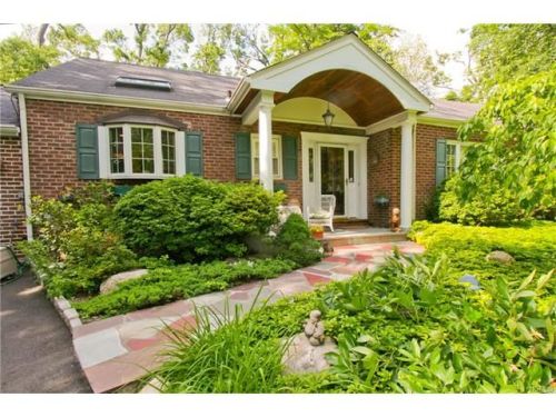 61 Paret Ln, Hartsdale, NY 10530-3003