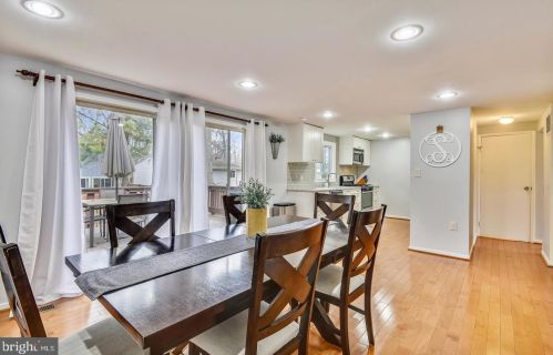 2308 Whitetail Ct, Herndon VA  20191-3018 exterior