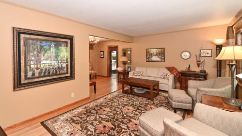 1524 El Rancho Dr, Thiensville WI  53092-5623 exterior