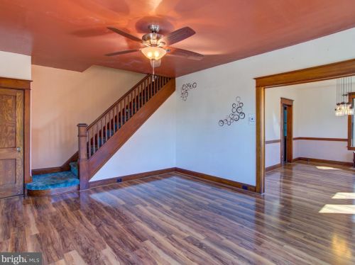 737 28th St, Harrisburg PA 17111-1127 exterior