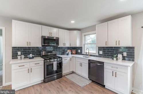 2746 Old Welsh Rd, Willow Grove PA  19090-3934 exterior