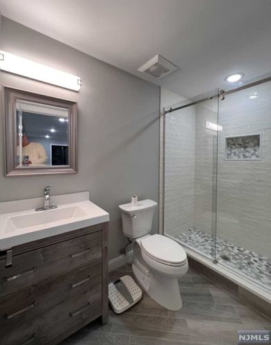 416 Lawton Ave, Cliffside Park NJ  07010-1902 exterior