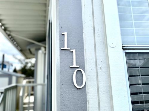 110 El Crystal Dr, Santa Rosa, CA 95409-7909