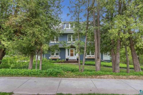 2220 4th St, Duluth, MN 55806-1502