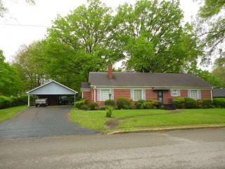 521 Crook Ave, Henderson, TN 38340-1523