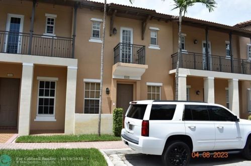 14631 11th Ct, Hollywood FL  33027-6196 exterior