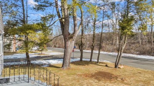379 Mountain Rd, Hartford CT  06107-1028 exterior