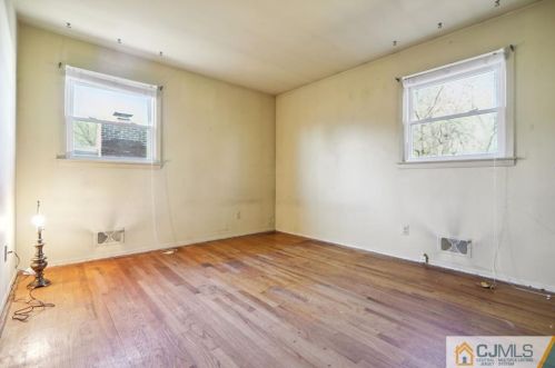 51 Jackson Ct, Perth Amboy NJ  08863-1304 exterior