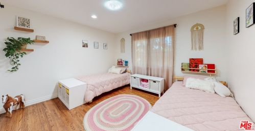 4504 Lennox Ave, Van Nuys CA 91405-4747 exterior