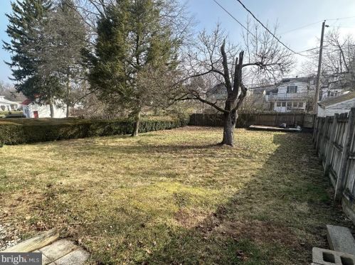 7 Hollywood Dr, Harrisburg PA  17109-5563 exterior