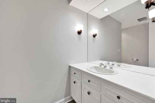 19 Edgehill Rd, Swatara PA  17033-2506 exterior