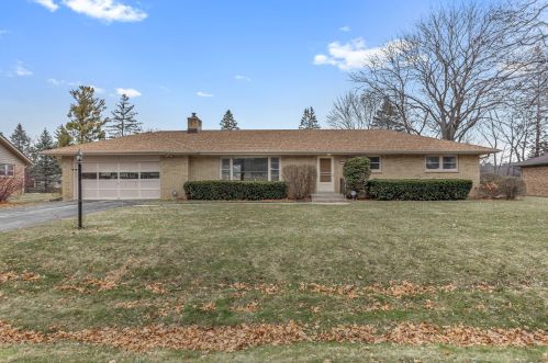 3552 Pelican Ln, Milwaukee, WI 53209-1537