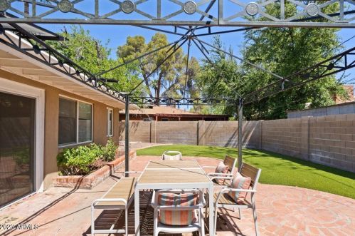 6811 11th Pl, Phoenix AZ  85014-1027 exterior