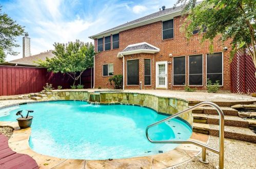 1005 Tanglewood Ln, Lewisville TX  75028-8234 exterior