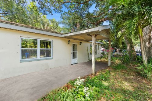 4320 81st Pl, Vero Beach, FL 32967-2111