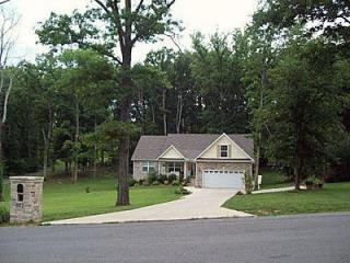 323 Hilltop Dr, Shelbyville, TN 37160-4807