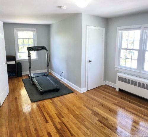 32 View St, Manchester CT  06040-4306 exterior