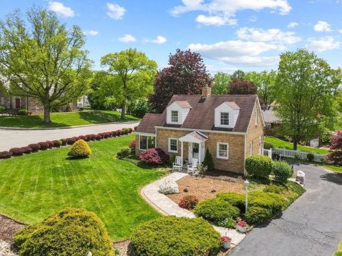 1801 Park Circle Dr, Glenshaw, PA 15116-2136