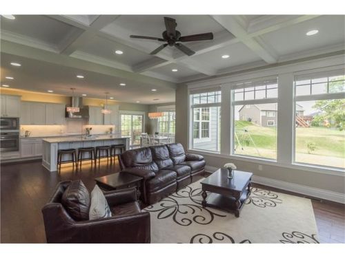 3212 163rd St, Des Moines, IA 50323-2626