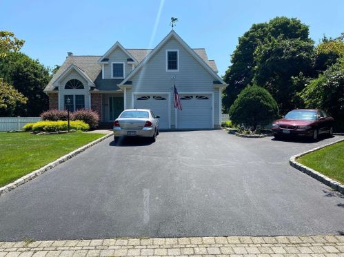 10 Blair Ln, Brookhaven, NY 11719-9418