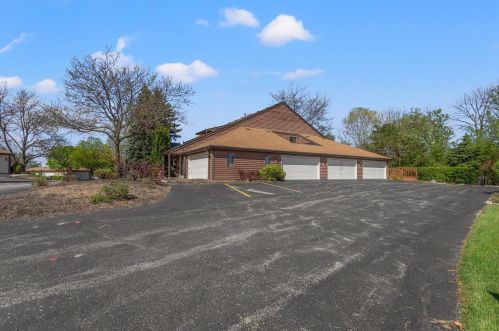 4246 Ridgewood Ln, Milwaukee, WI 53221-1094