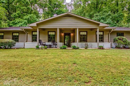 521 Golf View Dr, Peachtree City, GA 30269-1217