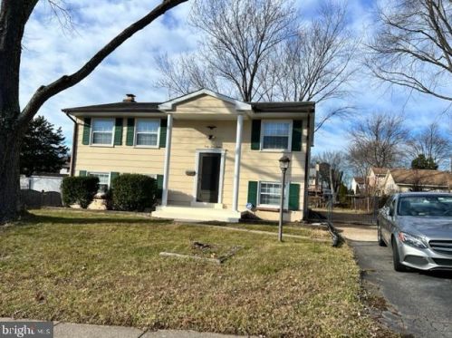 4512 Knoll Dr, Woodbridge VA  22193-5217 exterior